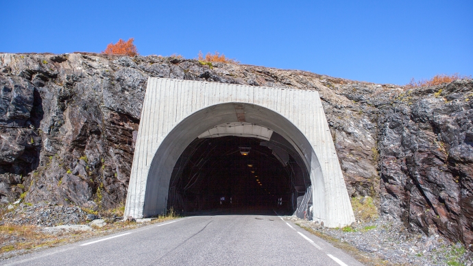 Heated pavement system to prevent ice in the tunnel